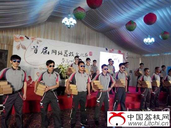 从枝头到舌头 广东高州荔枝新鲜进京